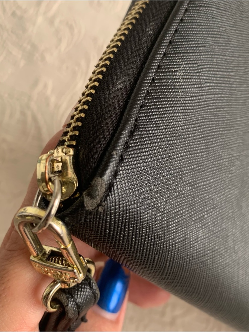 Steve Madden Black Bzippy Gold Hardware Full Zip Around Women's Wristlet Wallet - Picture 3 of 5